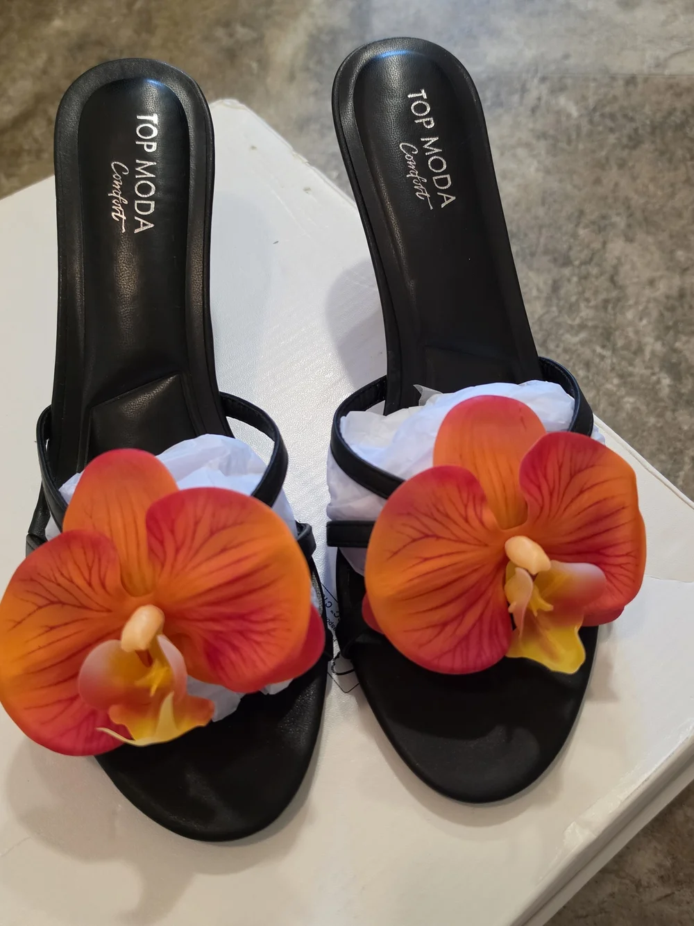 Top Moda Angie Black Orchid Floral Kitten Heels Size 9